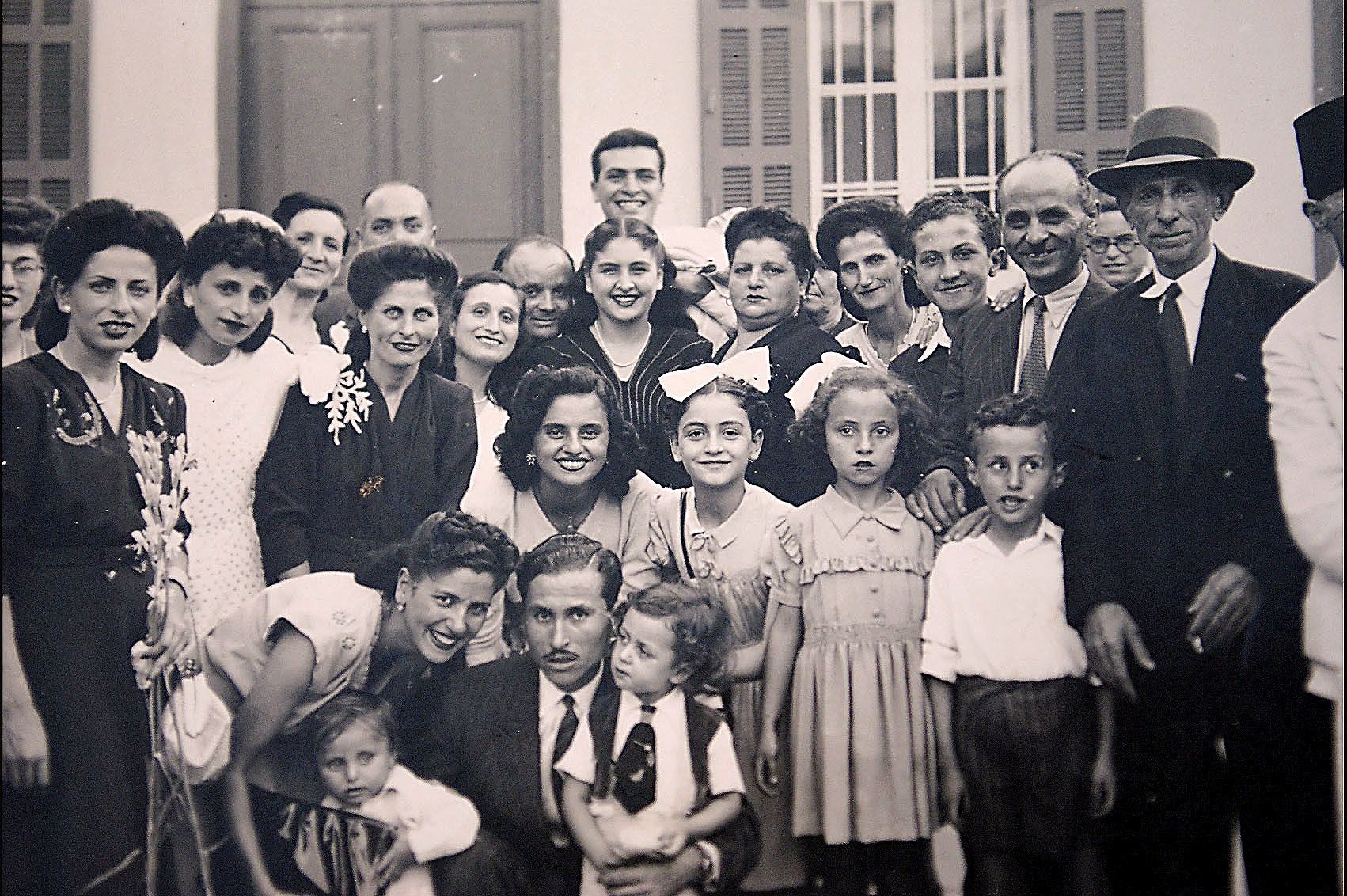 Une famille juive libanaise réunie pour un mariage à la synagogue Magen Abraham de Beyrouth. (Communauté Juive libanaise)