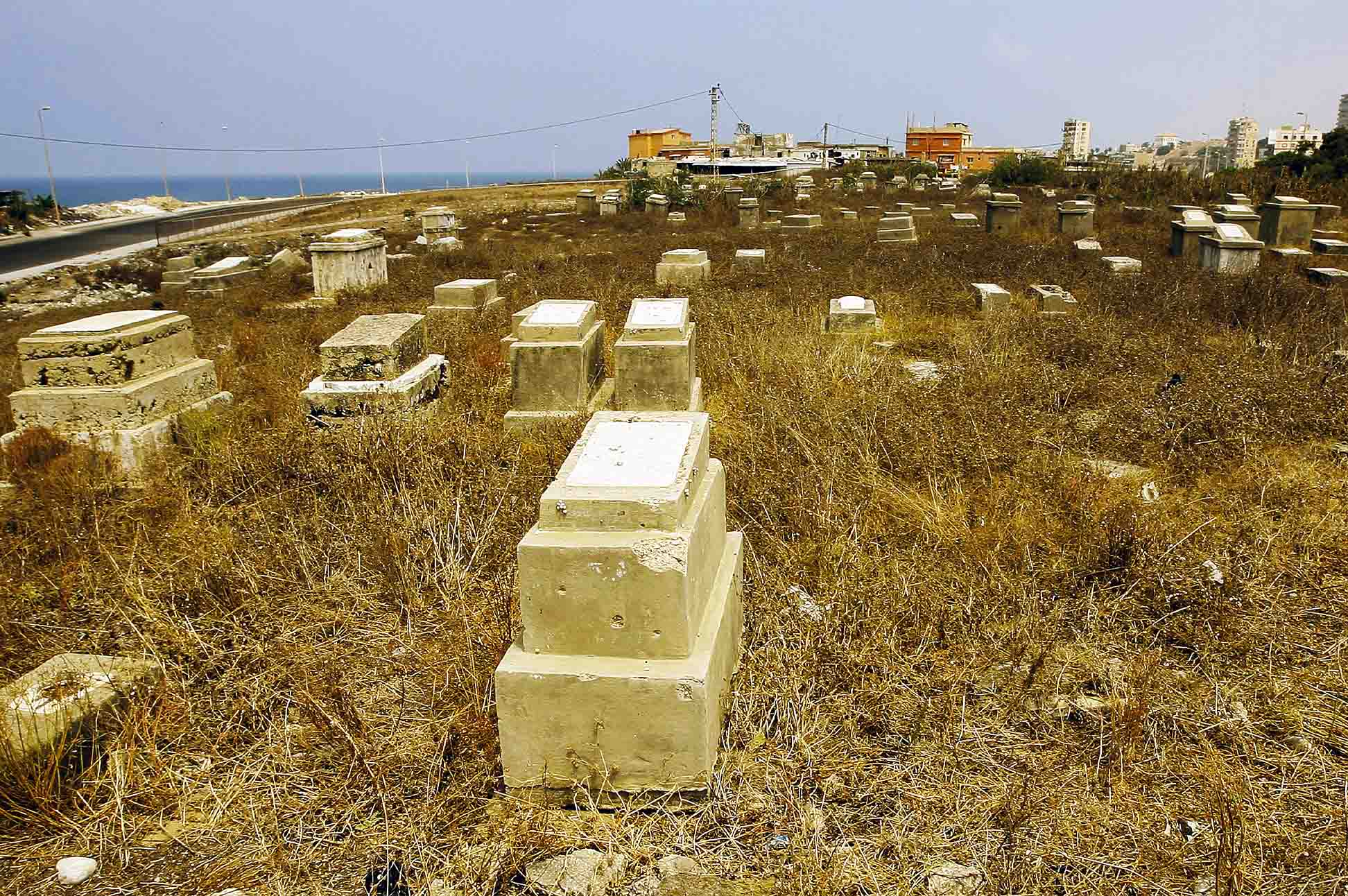 Un cimetière juif abandonné de la ville côtière libanaise de Sidon, au sud de Beyrouth, en 2010. (Joseph Eid / AFP par Getty Images)