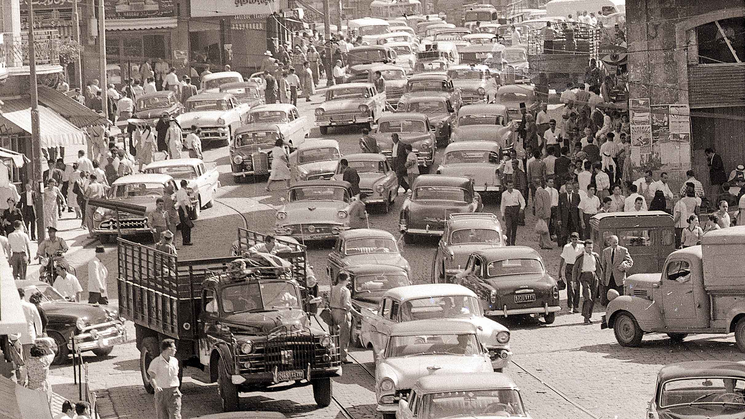 Une rue animée de Beyrouth en 1958 (Bettmann/Getty Images)