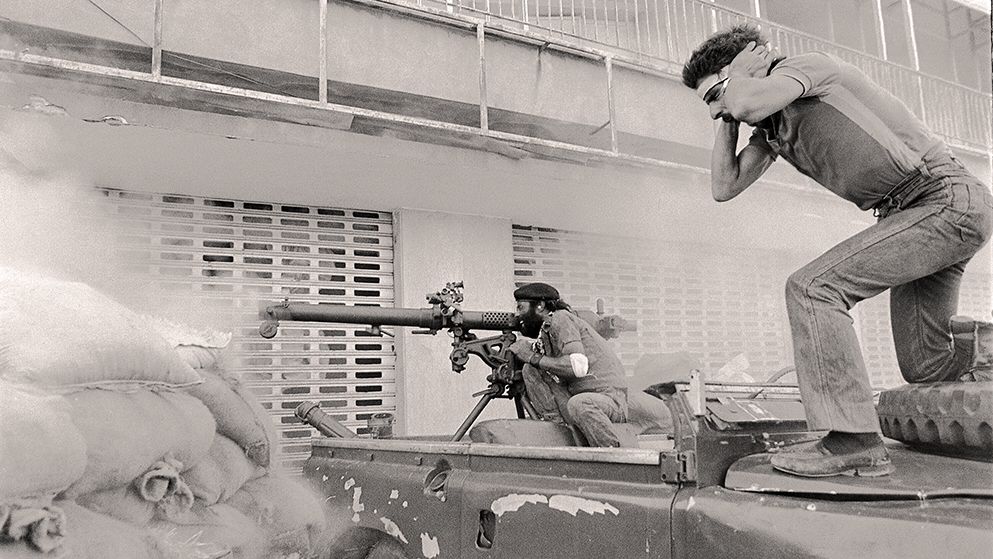 Des combattants pro-syriens du Parti démocratique arabe alaouite libanais à Tripoli, au nord du Liban, en septembre 1985 (Kamel Lamaa / AFP)