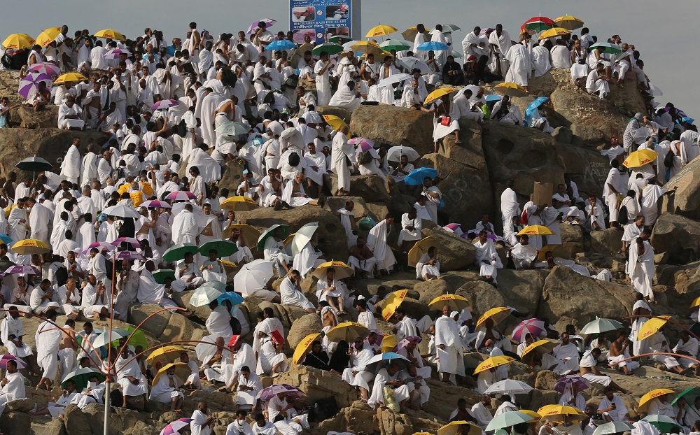 Des pèlerins musulmans se rassemblent sur le mont Arafat, également connu sous le nom de «Jabal al-Rahma» («mont de la miséricorde»), près de La Mecque. (AFP)