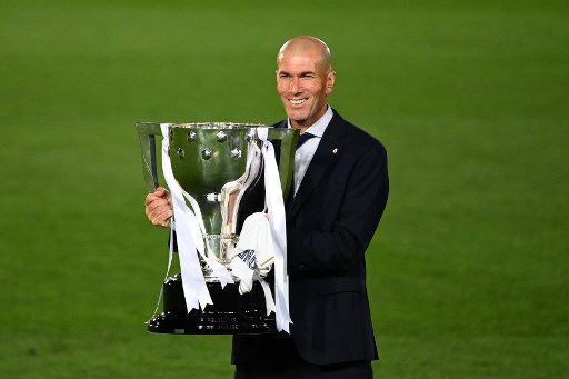 Zinedine Zidane nommé entraîneur du prestigieux Real Madrid qui, lors de son mandat, remporte trois fois la Ligue des champions (Photo, AFP)