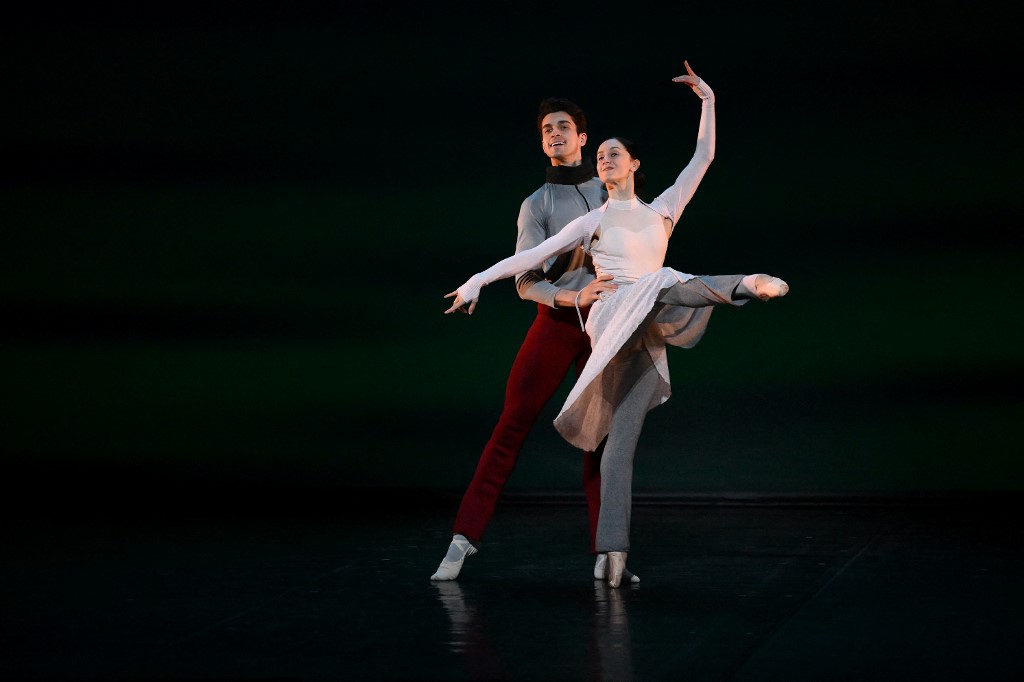 Les danseuses de ballet Marianela Nunez et Reece Clarke de Grande-Bretagne lors d'une répétition pour le gala-bénéfice spécial «Dance for Ukraine» à London Coliseum, le 19 mars 2022. (Photo, AFP)