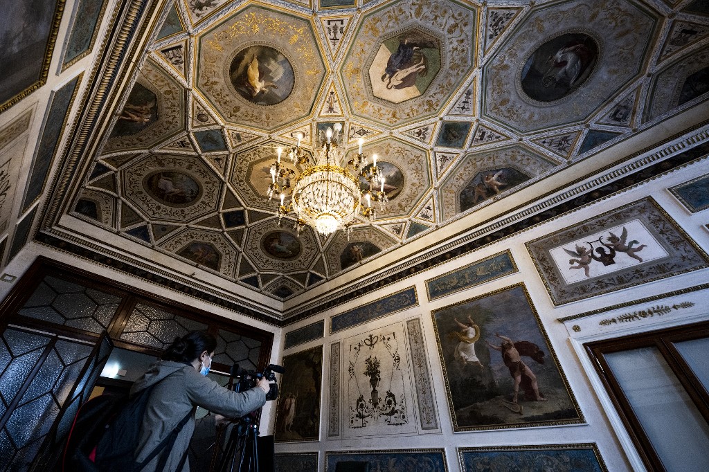 Una sala con affreschi originali nel palazzo delle Procuratie Vecchie dopo il restauro, una delle opere più rilevanti dell'architettura rinascimentale italiana del XVI secolo, il 31 marzo 2022 a Venezia (Foto, AFP). 