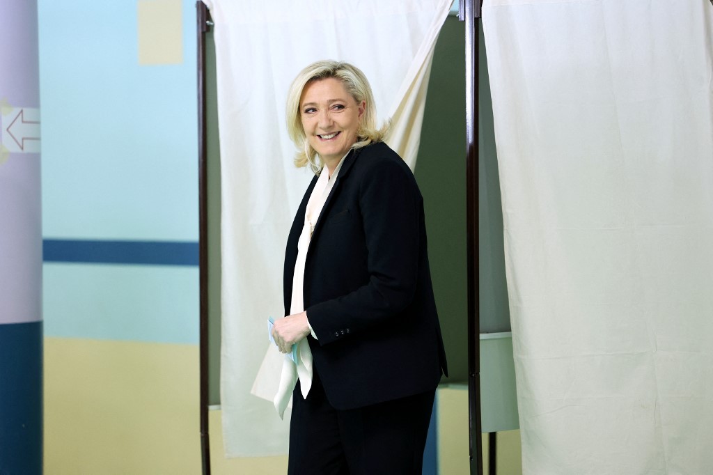 Marine Le Pen vote à Hénin-Beaumont, le 24 avril 2022 (Photo, AFP). 