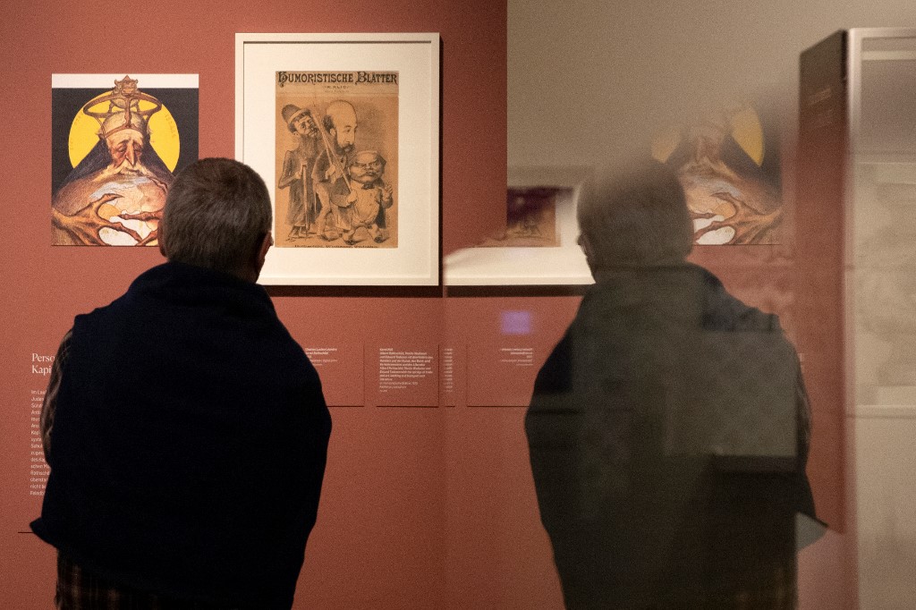 Une exposition se tenant jusqu'au 5 juin au musée du Judaïsme de Vienne retrace son histoire et tente de comprendre pourquoi elle continue à susciter autant de folles rumeurs (Photo, AFP).