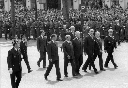 Il n'a que 48 ans lorsqu'il est élu président en 1974, battant sur le fil François Mitterrand, et devient ainsi, dans une France qui enterre les Trente-Glorieuses et digère mai-68, le premier non-gaulliste à s'emparer de l'Élysée (Photo, AFP/Archives)