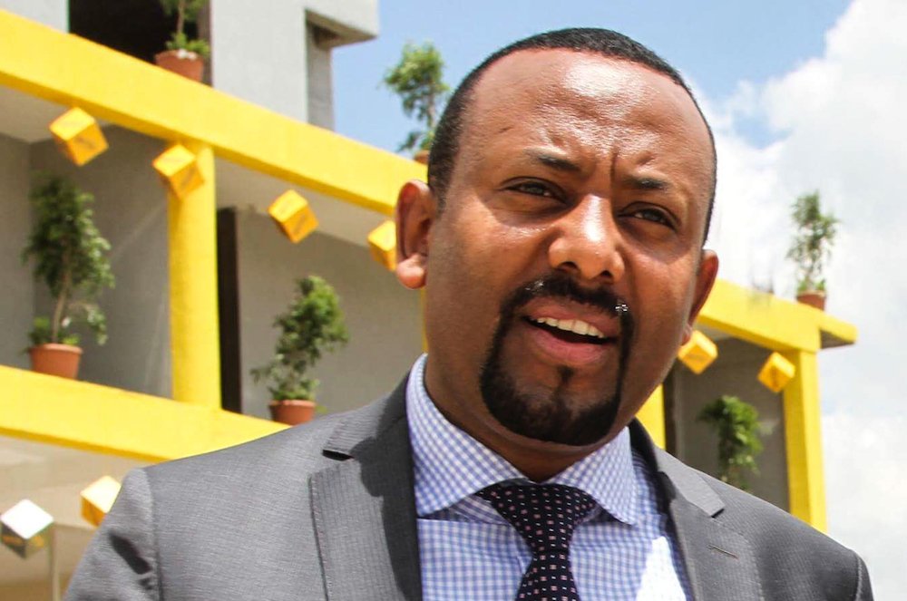 Abiy Ahmed, président de l'Organisation démocratique des peuples Oromo (Opdo) observe les événements depuis Addis-Abeba. Fer de lance de la lutte contre la dictature du Derg, alors véritable puissance en Éthiopie depuis longtemps, le Front de libération du peuple du Tigré (FLPT), que l'armée éthiopienne combat dans son fief nordique du Tigré, a façonné l'histoire récente du pays. (AFP / Photo d’Archive)