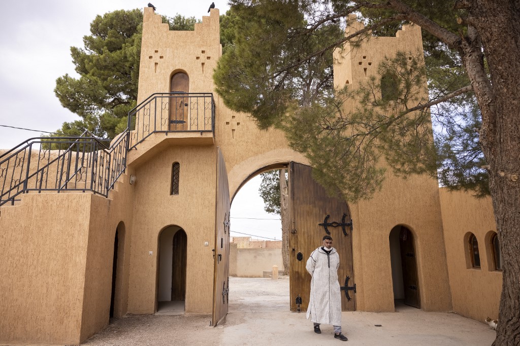 Une photo montre le monastère de Notre Dame de l'Atlas à Midelt dans le centre du Maroc à l'occasion des funérailles du moine catholique français Frère Jean-Pierre Schumacher, dernier survivant de la prise d'otages des sept moines de Tibhirine pendant la guerre civile algérienne guerre en 1996, le 23 novembre 2021.