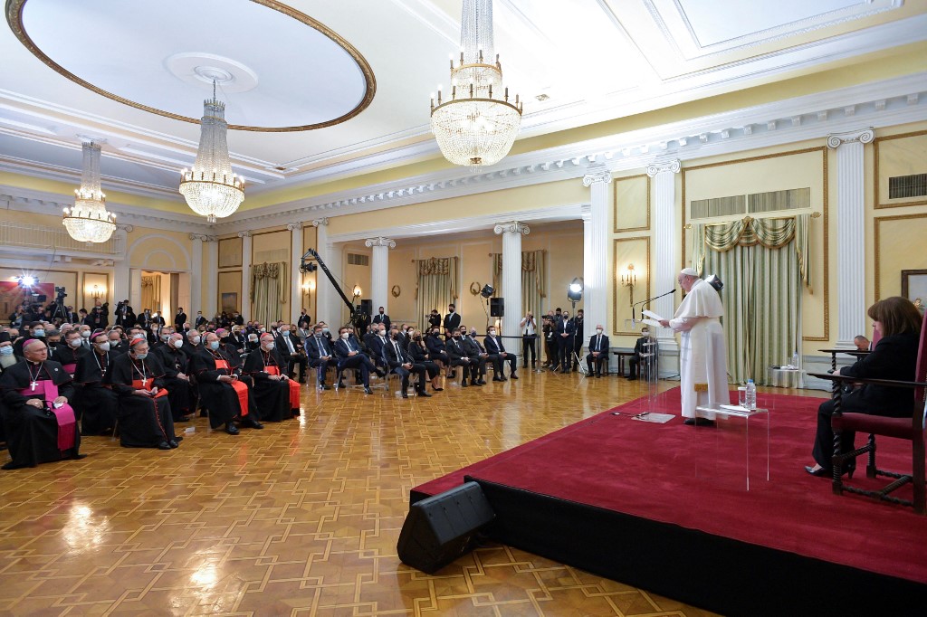 Le pape François prononce un discours au palais présidentiel à Athènes. (Photo, AFP)