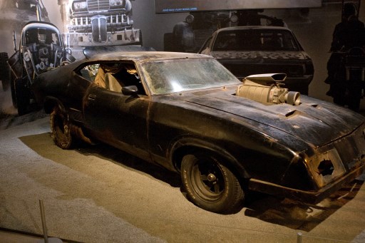 L'intercepteur Main Force Patrol V-8 de «Mad Max: Fury Road» est présenté lors de l'ouverture de la nouvelle exposition»Hollywood Dream Machines: Vehicles Of Science Fiction And Fantasy» au Petersen Automotive Museum le 04 mai 2019 à Los Angeles, Californie. (Paul Butterfield/Getty Images/AFP)