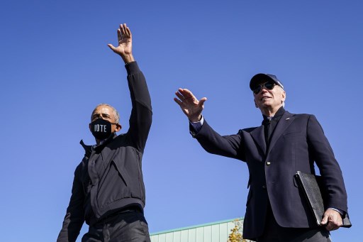 Joe Biden, soutenu par Barack Obama, multiplie les mises en garde contre les conséquences potentiellement dévastatrices sur les institutions démocratiques d'un second mandat Trump (Photo, AFP)