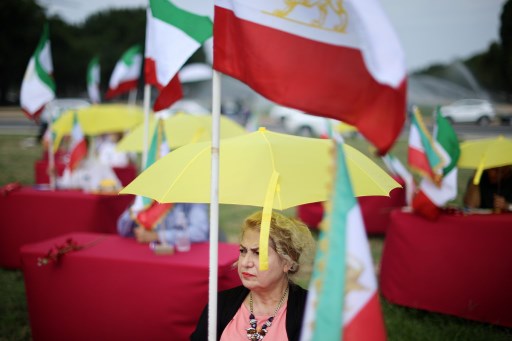 Les américains d’origine iranienne ont organisé vendredi une manifestation près du Capitol en signe de soutien à l’opposition iranienne, dans le respect des normes de distanciation sociale. (Photo Chip SOMODEVILLA/AFP).