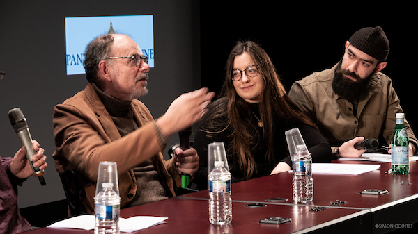 Animation du ciné-débats de la Sorbonne avec l'acteur français Jean-Pierre Darroussin devant le public, au Forum des images à Paris.