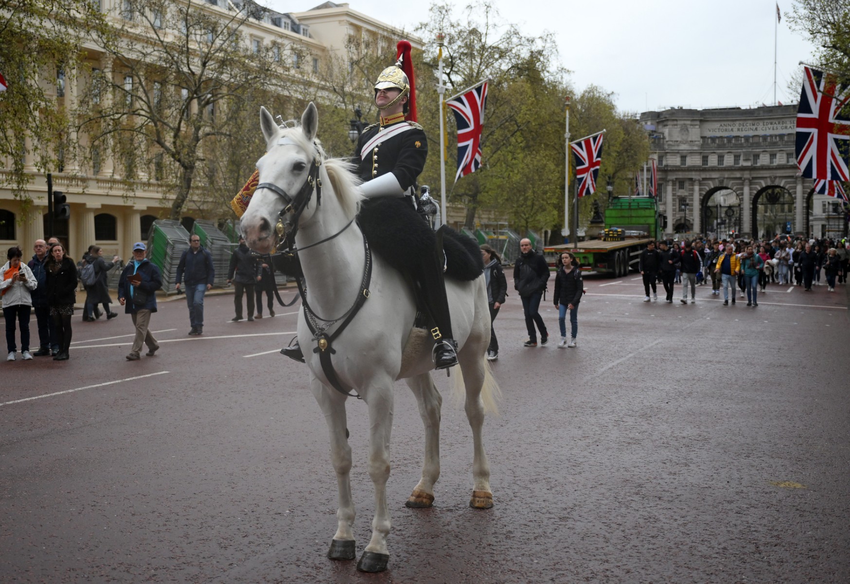 Membre des Blues and Royals, un régiment de cavalerie de l'armée britannique au centre de Londres, le 28 avril 2023 (Photo, AFP).