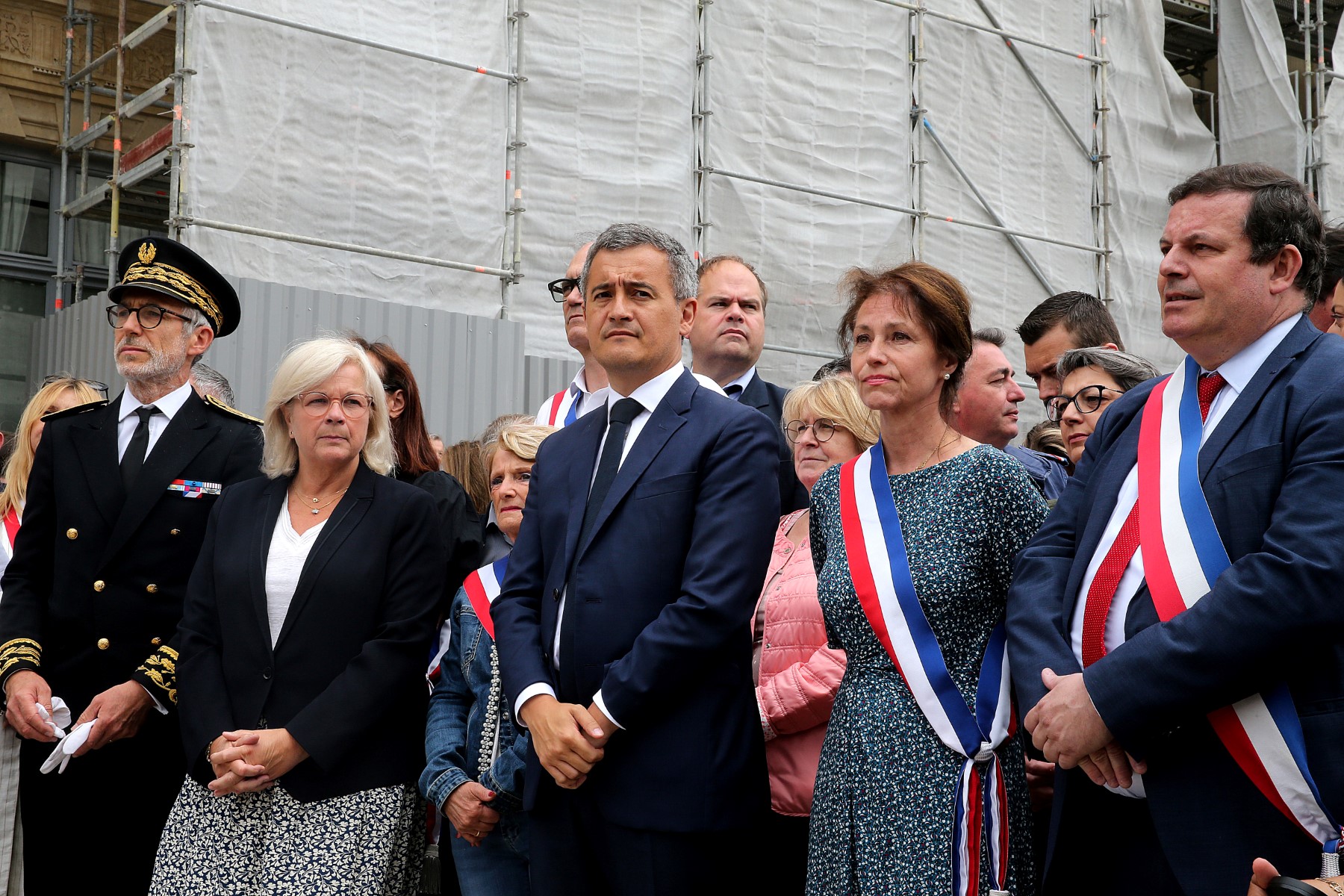 Le ministre français de l'Intérieur Gérald Darmanin et des responsables locaux participent à une action nationale à Reims, dans le nord de la France, le 3 juillet 2023, après que les maires français ont appelé la population et les élus à se rassembler devant toutes les mairies lundi à midi (Photo, AFP).