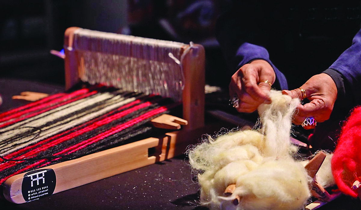 Une croix créée avec des techniques de la broderie française à l'atelier saoudien Sadu. (Photo AN)