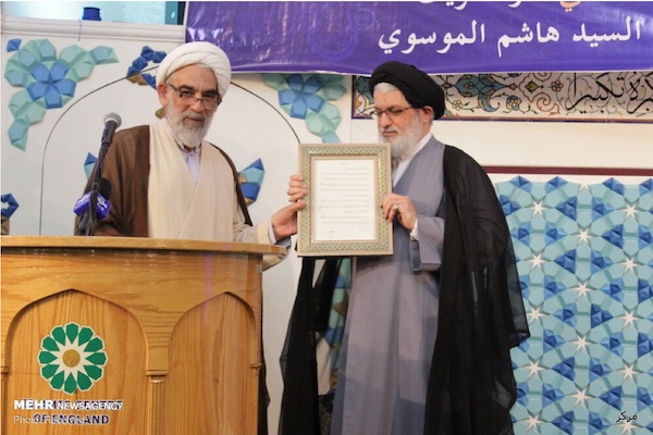 Seyed Hashem Mousavi nommé à la tête du Centre islamique d’Angleterre à Londres par le directeur international du bureau de Khamenei, Mohsen Qomi (Photo fournie/CNRI) 