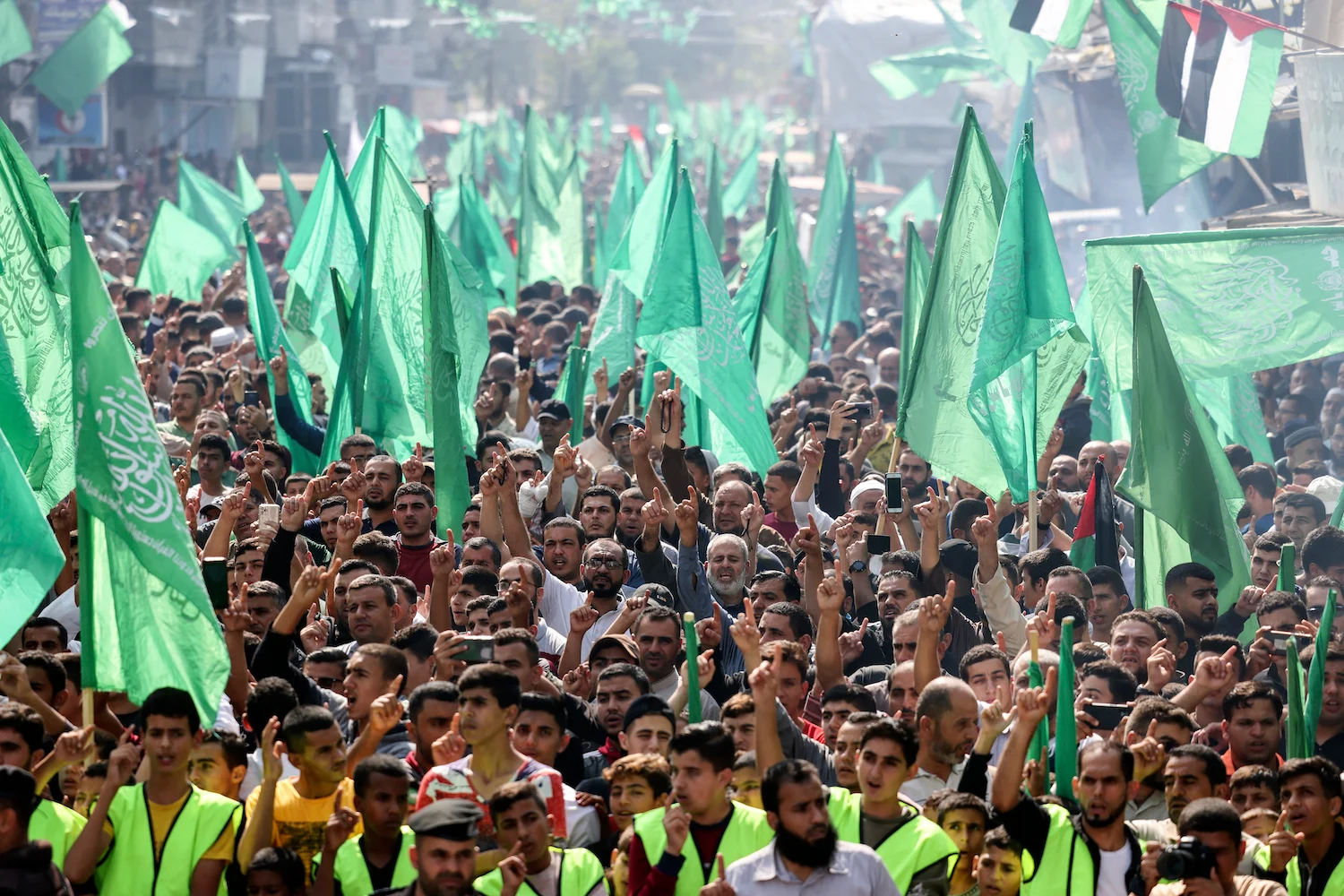 Des partisans du mouvement palestinien Hamas manifestent à Jabalia, dans le nord de la bande de Gaza, le 21 octobre 2022, contre Israël (AFP).