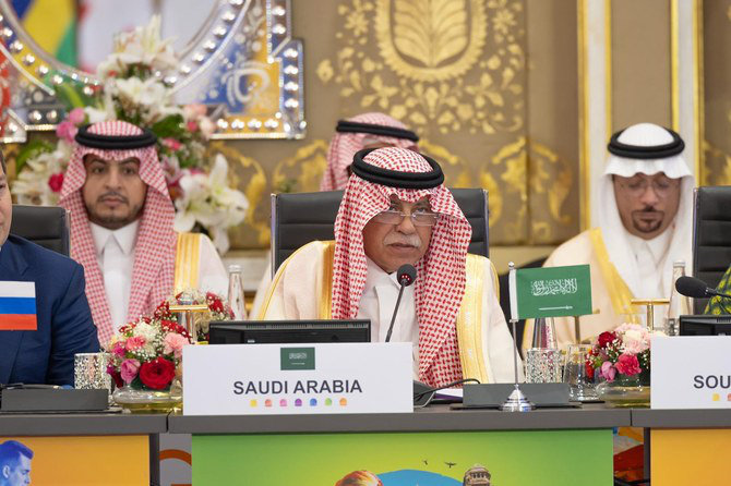 Le ministre saoudien du Commerce, Majid ben Abdallah al-Qasabi, a tenu douze réunions avec des ministres et des responsables des pays du G20 en Inde plus tôt cette semaine. (Twitter/@malkassabi) 