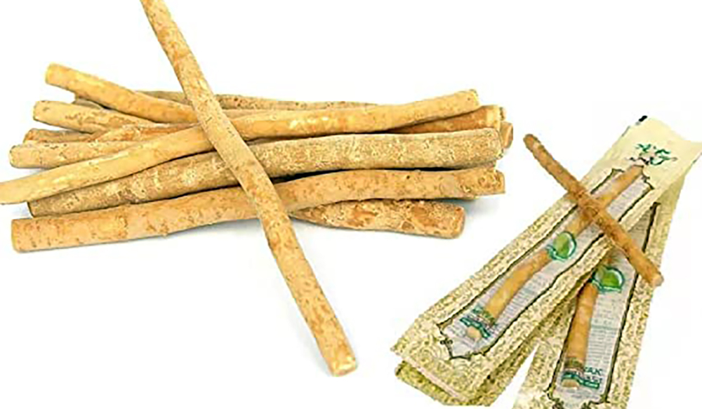 Selon la tradition islamique, il est considéré sunna d’utiliser un miswak (Photo fournie)  