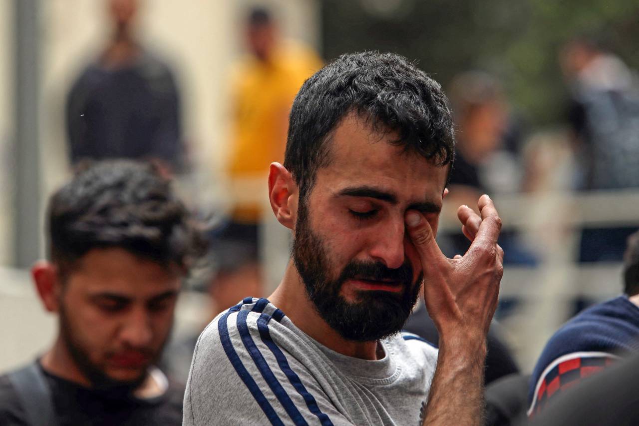 Les familles de certains passagers se sont rassemblées pour prendre des nouvelles, mais l'accès leur a été refusé (Photo, AFP).