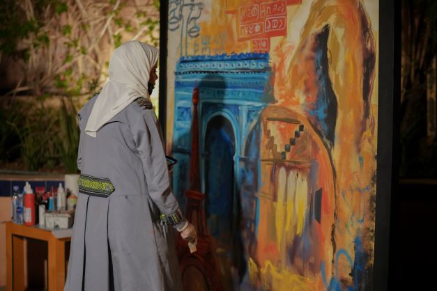 L'artiste saoudienne Noura Bin Saidan, a réalisé en direct de la résidence une œuvre intitulée "AlUla-Paris",  illustrant l'amitié entre les deux pays (Photo: Huda Bashatah).