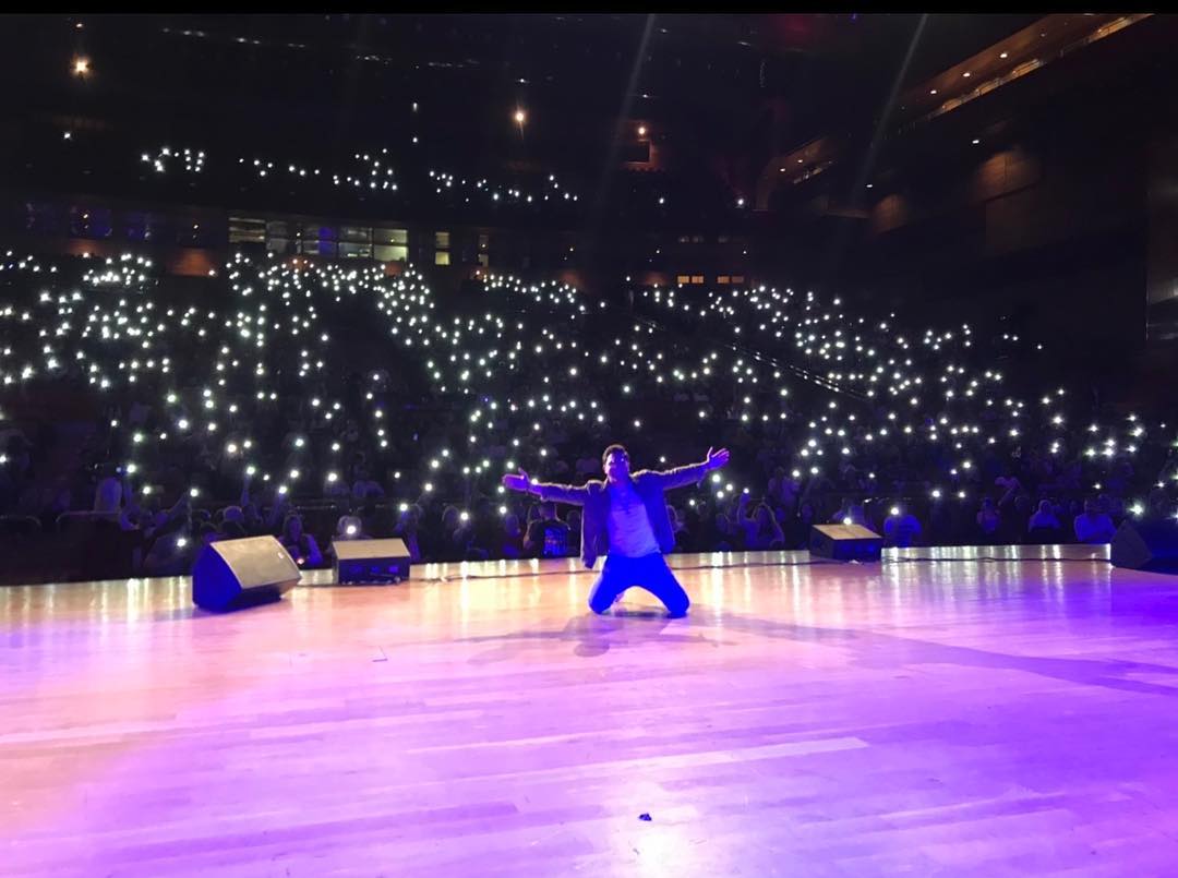 Spectacle d'Amine en Algérie (photo fournie)