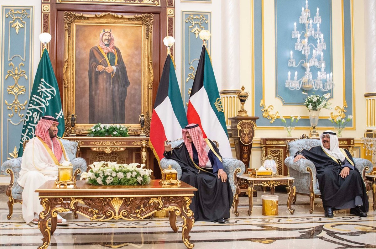 Le prince héritier Mohammed ben Salmane reçu par l'émir du Koweït Cheikh Nawaf Al-Ahmad Al-Jaber Al-Sabah. (Photo, Fournie)