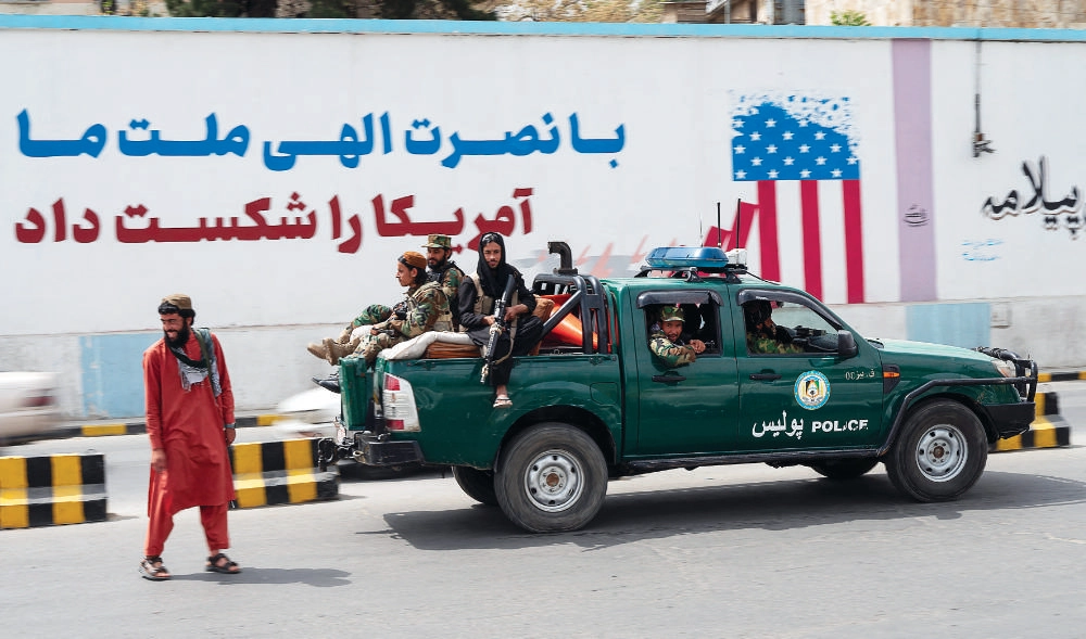 Le changement de cap des talibans sur la scolarisation des filles serait intervenu à l'issue d'une réunion secrète. (AFP)