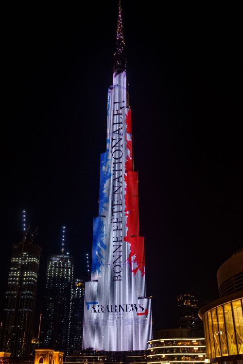 Burj Khalifa illumine aux couleurs d'Arab News