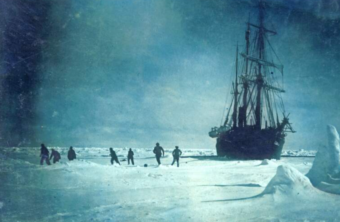 L'équipage prisonnier des glaces (Photo, Getty images).