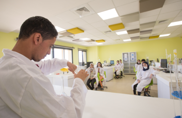 Cours de chimie au lycée de Benguérir (Photo, Lydex).