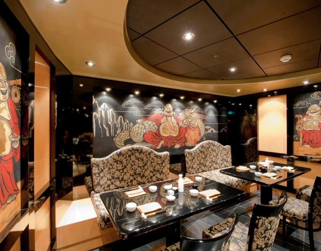 Il existe aujourd’hui deux restaurants sur le bateau, l’Oriental Plaza et le Quattro Venti, auxquels s’ajouteront l’été prochain deux autres établissements de restauration. (msccruisesusa.com)