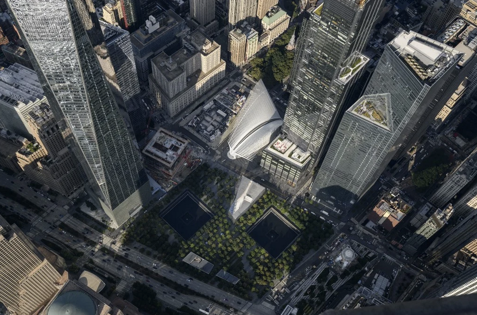 Une vue aérienne montre Ground Zero au milieu des toits de Manhattan. (Dossier/AFP)
