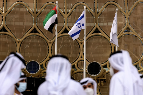 Les drapeaux des EAU et d'Israël flottent à l'Expo 2020 de Dubaï. (AFP/Photo de dossier)