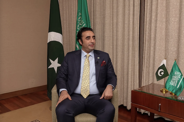 M. Bhutto Zardari a salué les «initiatives vertes» de l’Arabie saoudite, espérant que son pays pourra faire progresser la vision environnementale du prince héritier Mohammed ben Salmane. (Photo AN/Huda Bashatah)