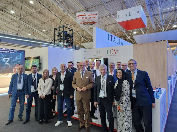 Le pavillon italien au salon SaudiBuild comprend plus de 25 entreprises exposant des matériaux et des technologies avancés et durables pour la construction (Photo, Twitter @ItalyinKSA).