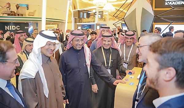 Au cours de l’édition 2023 du Future Minerals Forum, la Saudi Arabian Mining Co., connue sous le nom de Ma’aden, a signé un accord avec le Fonds public d’investissement d’Arabie saoudite pour investir dans l’exploitation minière à l’échelle mondiale. (Agence de presse saoudienne)