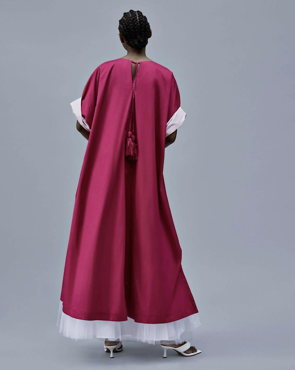 Robe caftan en coton à revers contrastés, Reem Al Kanhal (photo, reemalkanhal.com)
