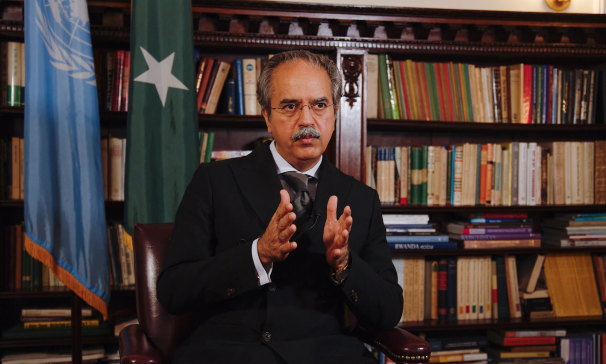 Asim Iftikhar Ahmad, représentant permanent du Pakistan auprès des Nations unies, dans une interview accordée à Arab News. (Photo AN)