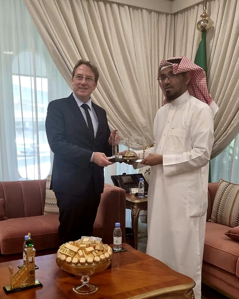L’ambassadeur s’est ensuite rendu à la Commission royale de Yanbu, où il a rencontré son président, le Dr Fahad Dhaifallah al-Qurashi et son équipe (Photo, fournie).