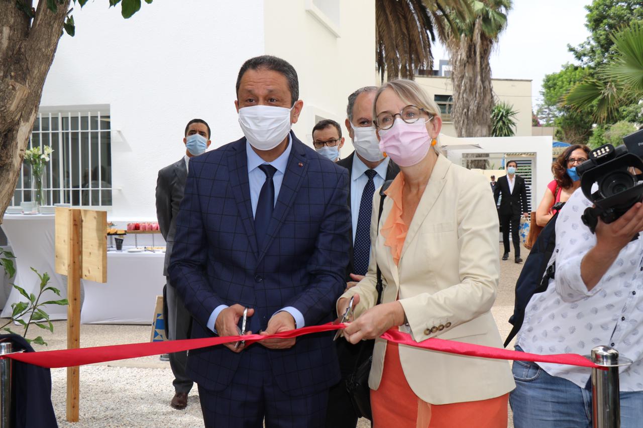 L’ambassadrice de France au Maroc aavec Youssef Belqasmi, représentant Saaïd Amzazi, ministre marocain de l’Éducation nationale, de la Formation professionnelle, de l’Enseignement supérieur et de la Recherche scientifique. (Photo fournie)