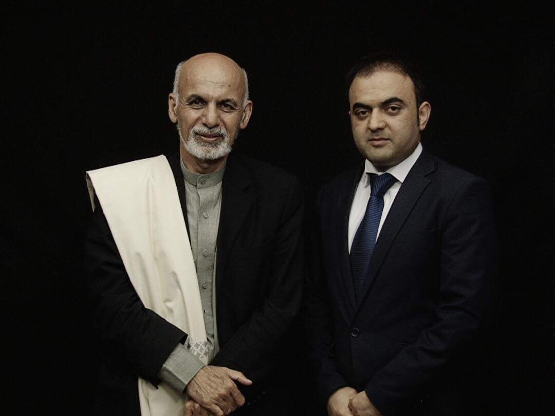 Fawal Ahmadi en compagnie de l'ex-président afghan Ashraf Ghani. (Photo fournie)