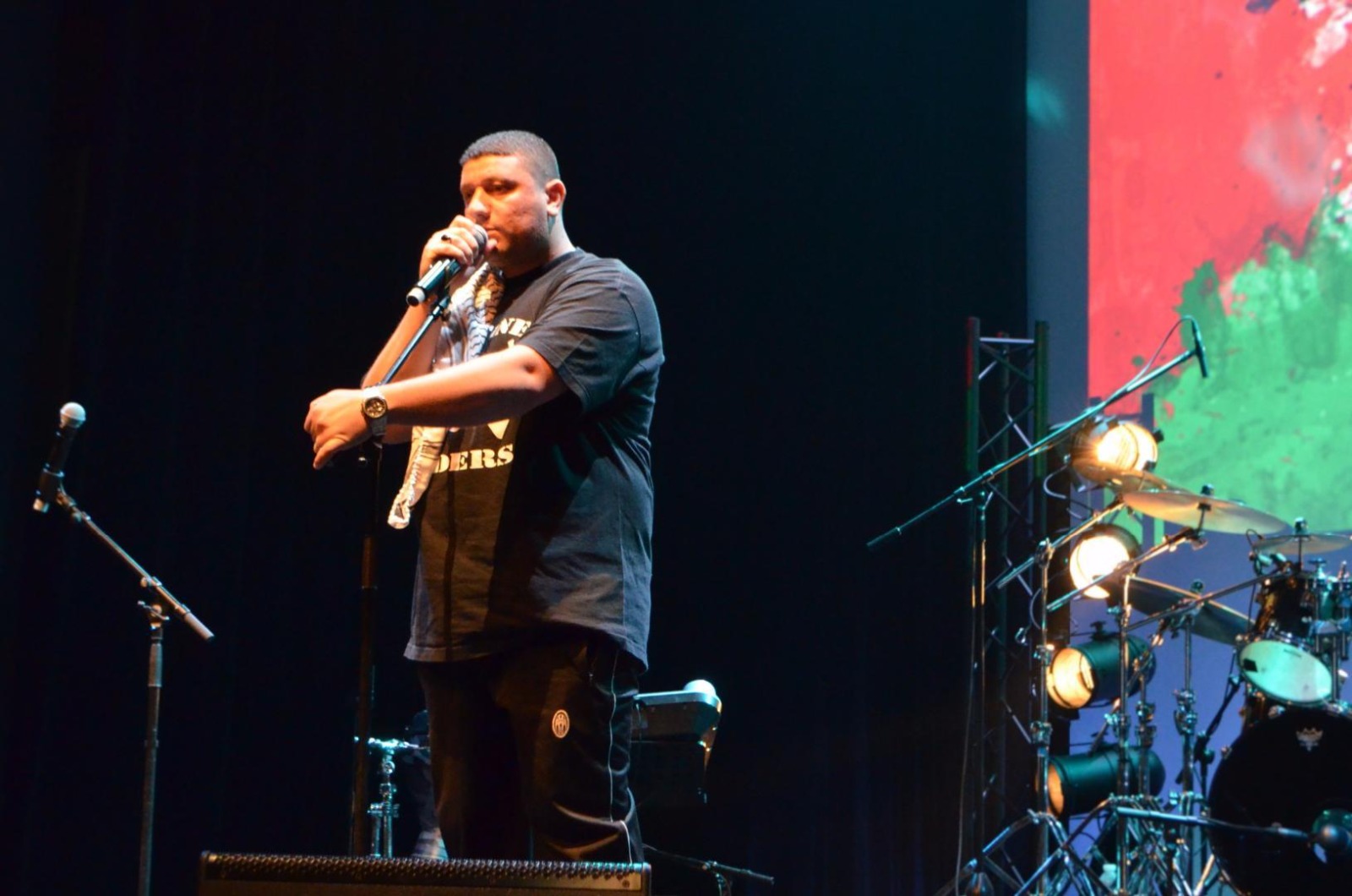 Malgré les guerres, les violences, le blocus, Ayman Mghames a réussi à organiser des concerts à Gaza avec son groupe de rappeurs