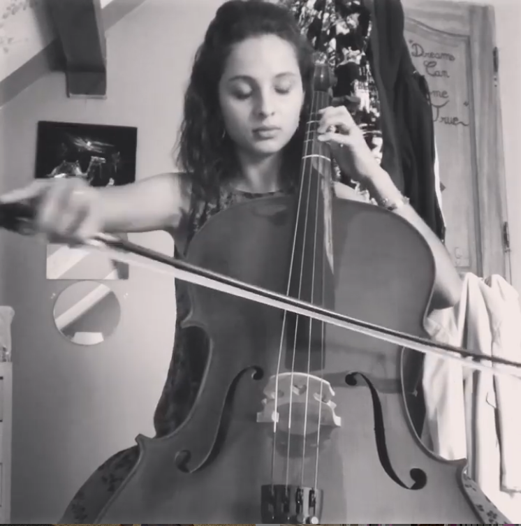 Mennel apprend à jouer du violoncelle depuis 7 mois