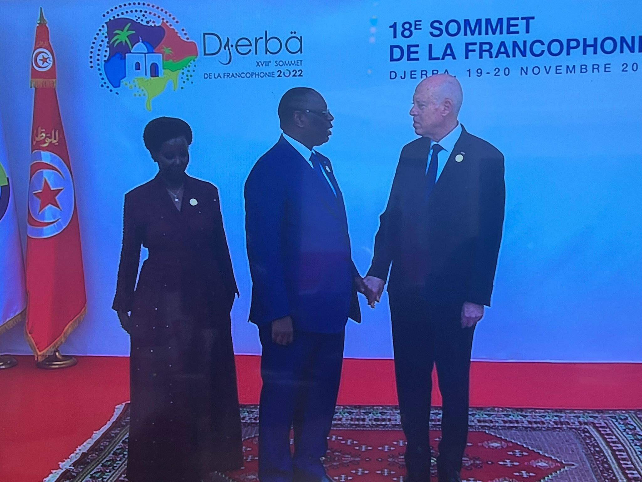 Le président du Sénégal, Macky Sall, au centre, entouré, de gauche à droite de la secrétaire générale de l'OIF Louise Mushikiwabo et du président de la Tunisie Kais Saïed (photo, Mélinda Mrini)
