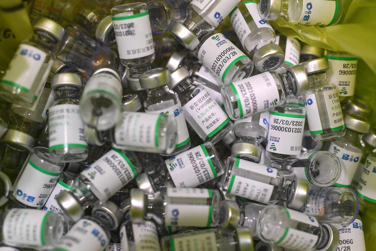 Les gouvernements et les parties prenantes peuvent exploiter le potentiel de la technologie des vaccins à ARN messager pour accélérer la mise au point de nouveaux vaccins en cas de besoin. (Photo, AFP)