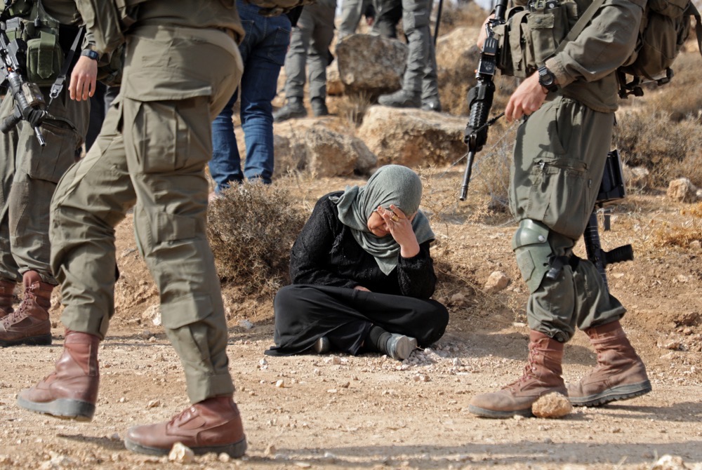 «L’accélération fulgurante» des formes de discrimination, d’oppression et de violence contre les Palestiniens a poussé la Cisjordanie au «bord du précipice», selon un rapport de l’ONU. (AFP)