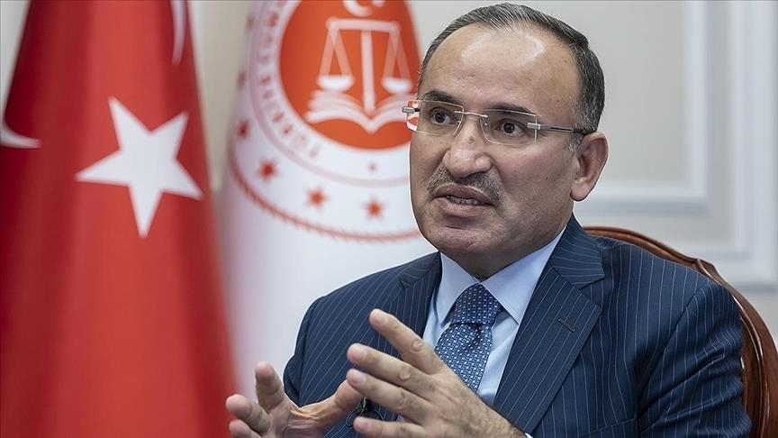 Toutes les personnes responsables de la construction, de l’inspection et de l’utilisation des bâtiments font l’objet d’une enquête, a annoncé le ministre turc de la Justice, Bekir Bozdag. (Photo fournie)